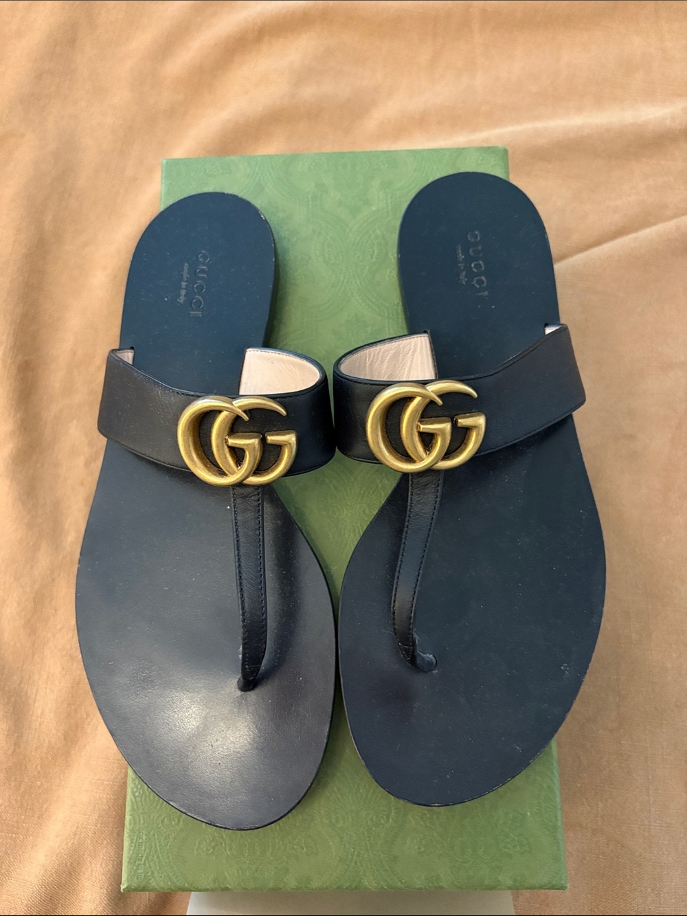 Gucci Black Leather Thong Sandals with Gold Double G - Picture 3 of 9